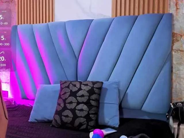 angel-red on BongaCams