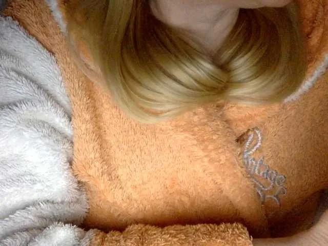 BlondyVio on BongaCams