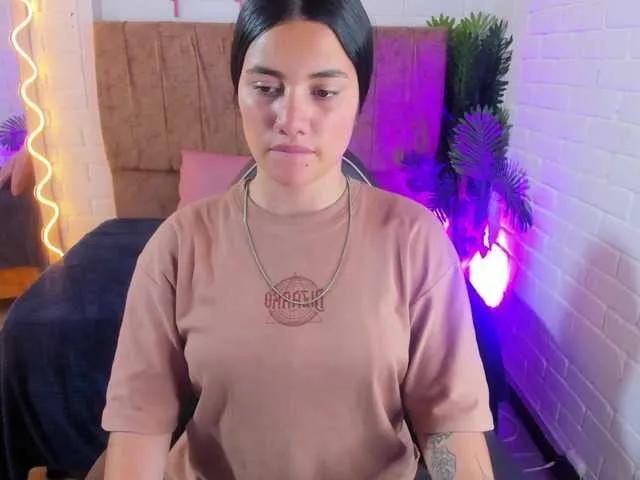 Chiara-tay on BongaCams