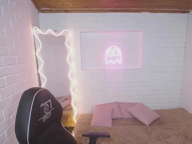 Chiara-tay on BongaCams