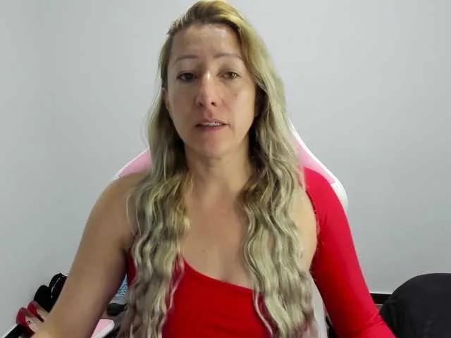 chrystal85 from BongaCams