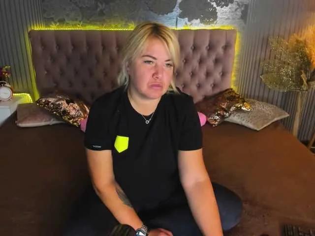 CurlyDream on BongaCams