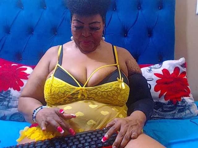 Ebonycandy10 on BongaCams 