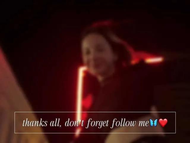 emely1benz on BongaCams