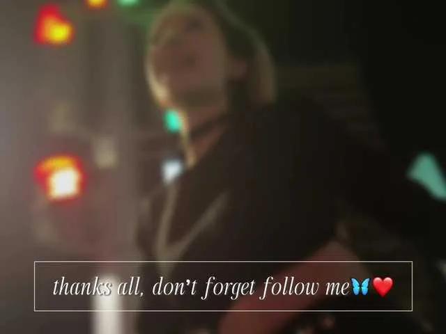 emely1benz on BongaCams