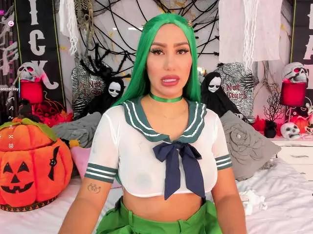 EmilyLeah on BongaCams