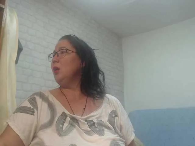 emmasquirt69 on BongaCams