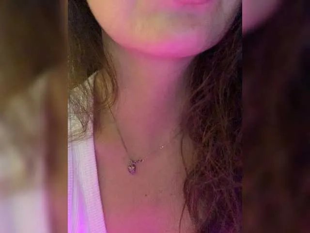 FeeBee from BongaCams