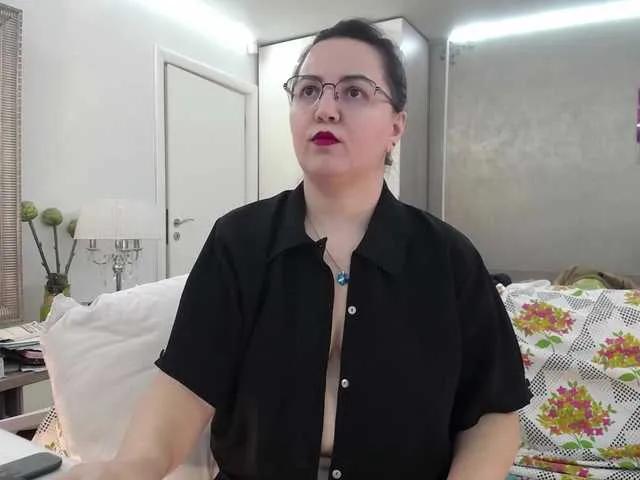 ILoveToFeelU from BongaCams