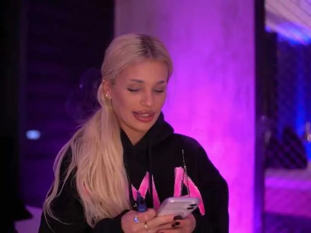 IvyRowa from BongaCams