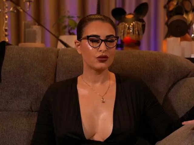 KellyKent on BongaCams