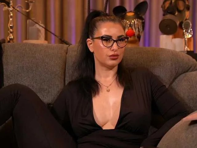 KellyKent on BongaCams