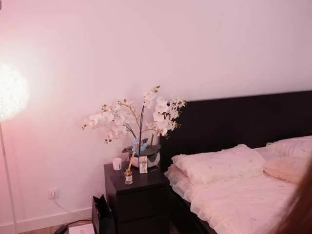 LilyColins on BongaCams