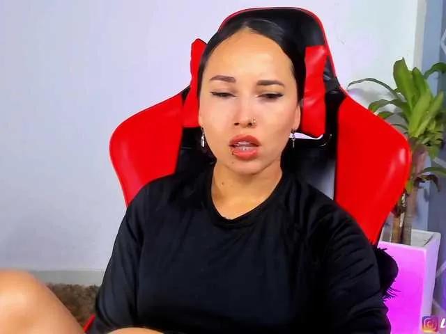 Lucyy-Rose from BongaCams