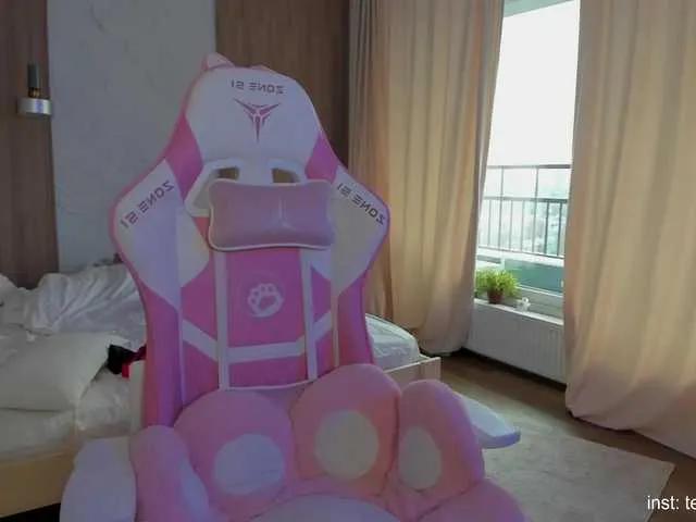 Naomimif on BongaCams