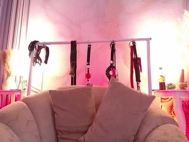 Naty-slavedoll on BongaCams