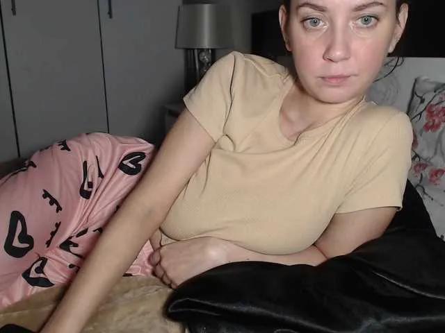 petitedanielle on BongaCams