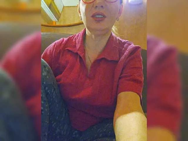 Pink-Lips on BongaCams