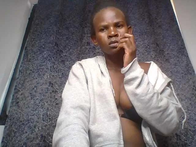 Queenyann on BongaCams