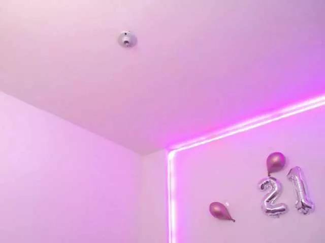 Sammyviolet on BongaCams