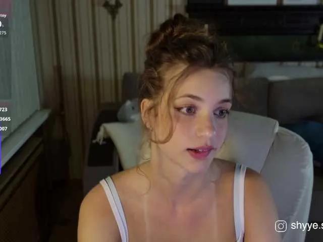 SarahSupershy on BongaCams