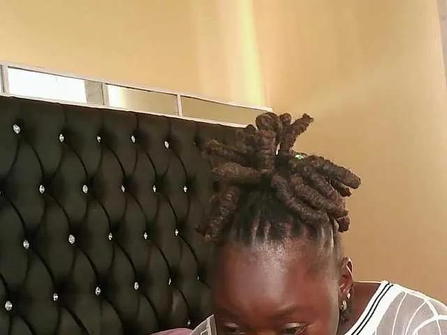 trina94 on BongaCams