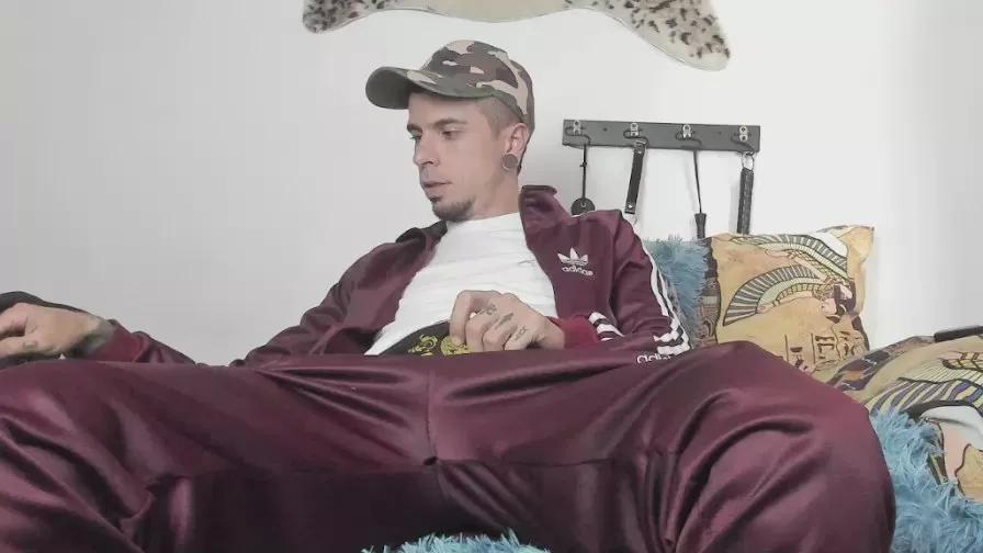 aaronbigdickxxx on Cam4 