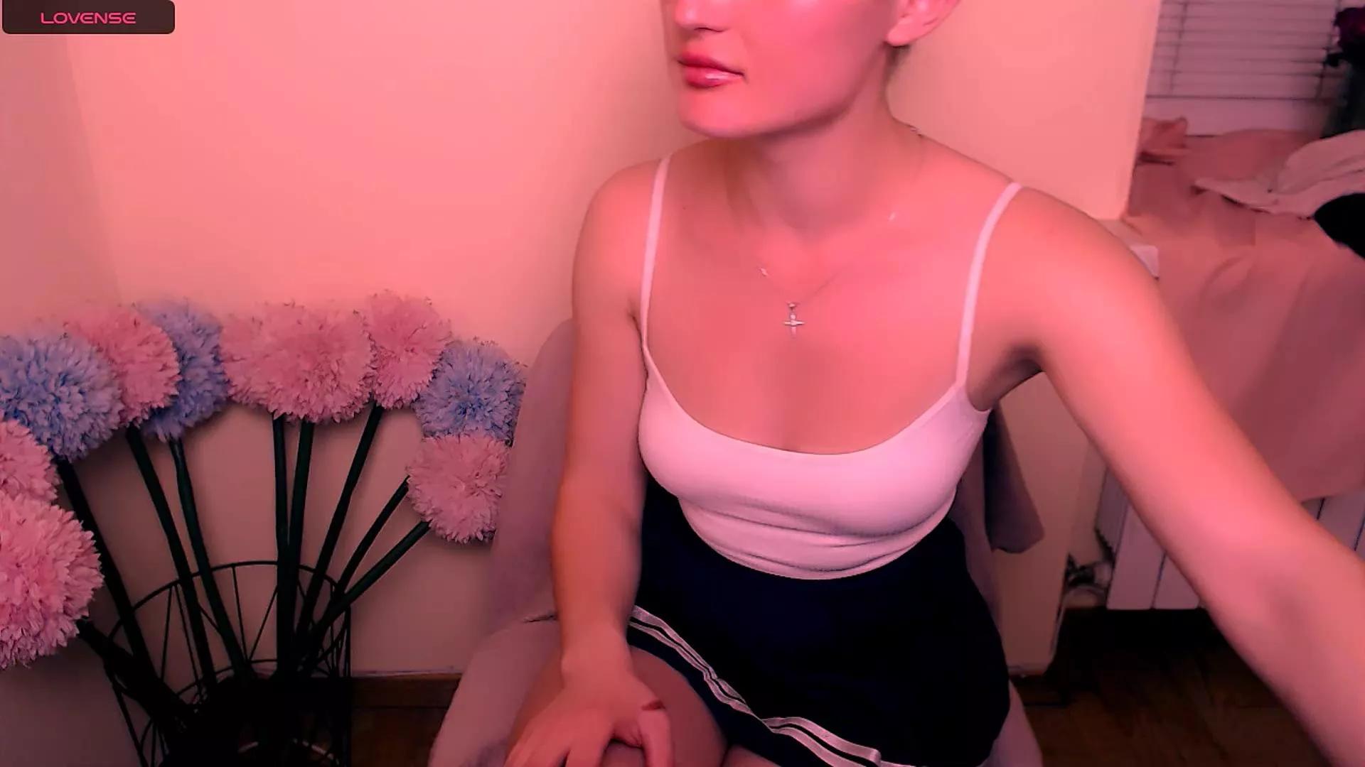 AlexisCrystal_ on Cam4 