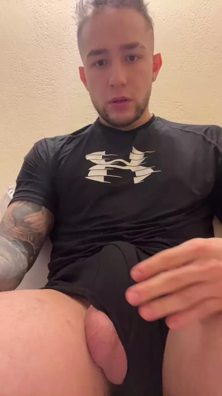 Andrew_wallker on Cam4 