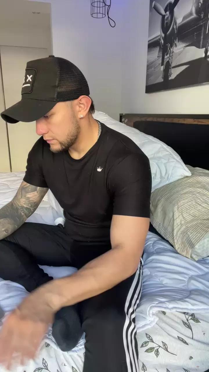 Andrew_wallker on Cam4 