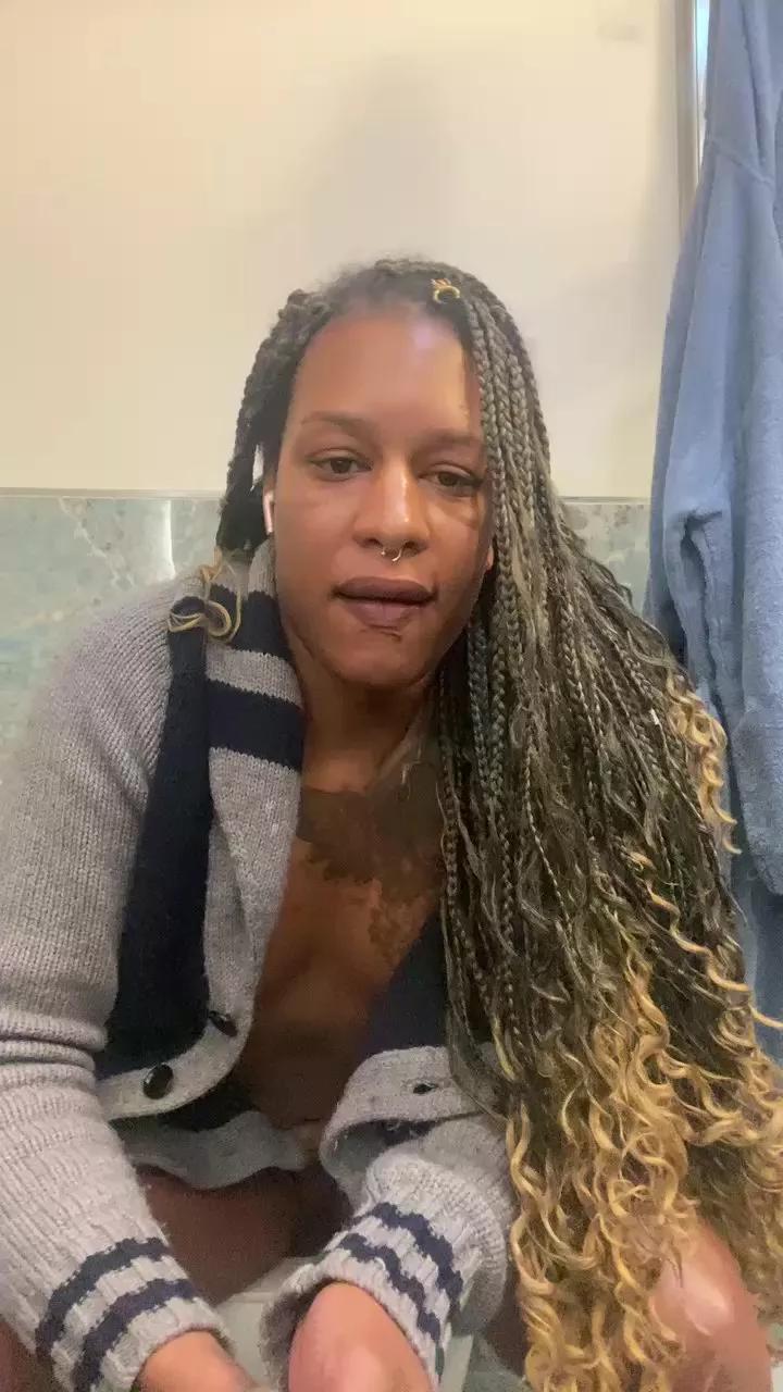 BadCamil69 on Cam4 