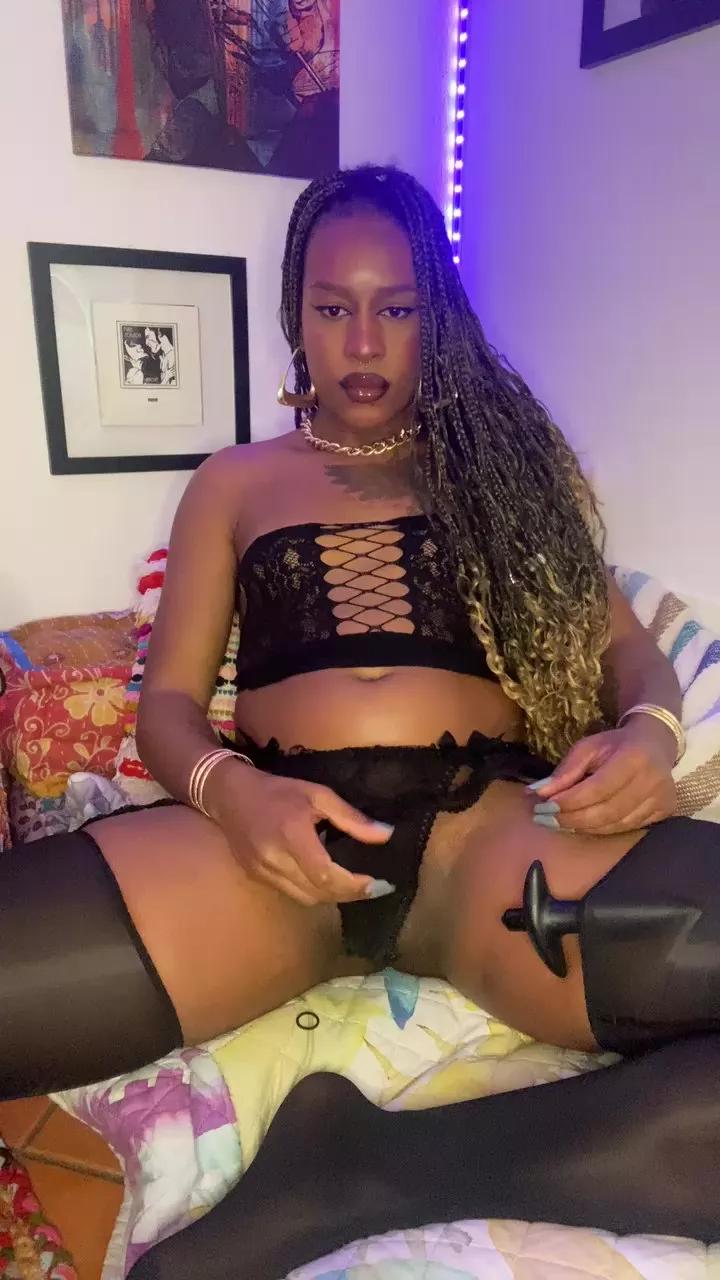 BadCamil69 on Cam4 