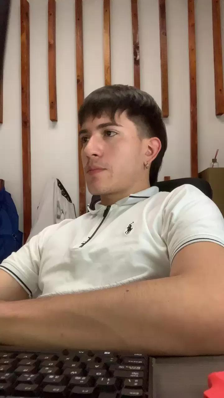 Bayron_77 on Cam4 