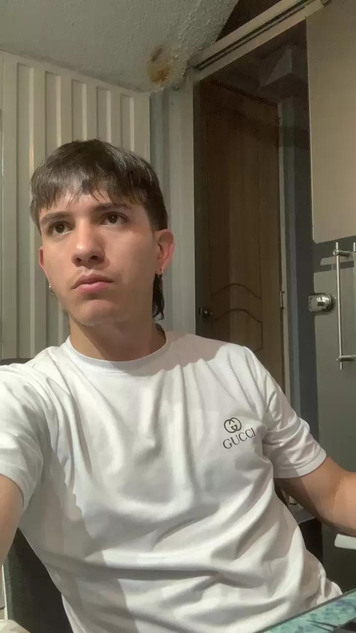 Bayron_77 on Cam4 