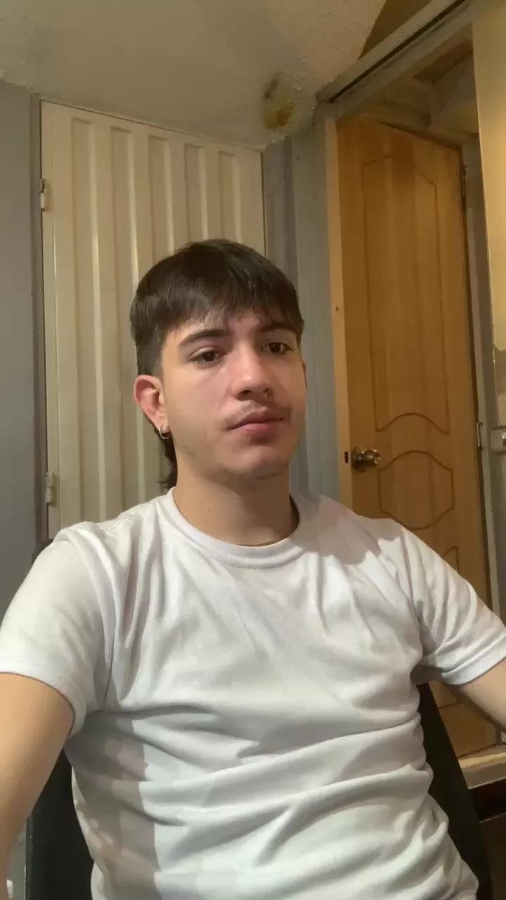 Bayron_77 on Cam4 