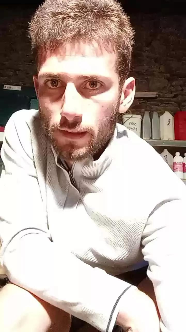 Benitoushow on Cam4 