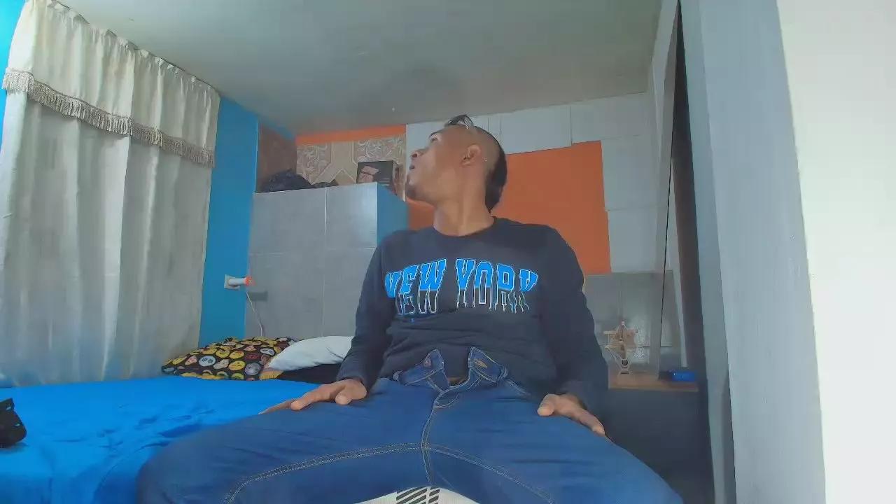 Bigcentauro23 on Cam4 