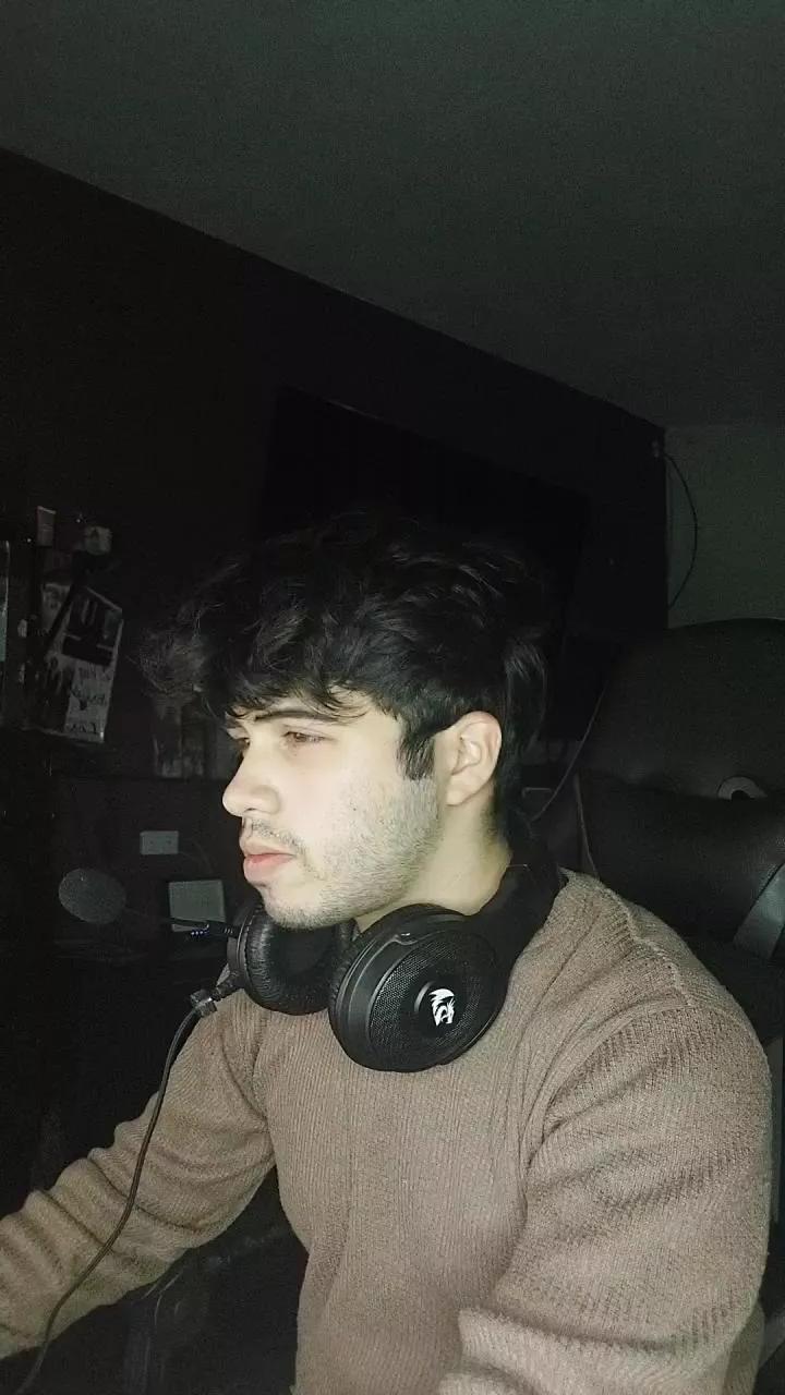 BigDick21cmPezL on Cam4 