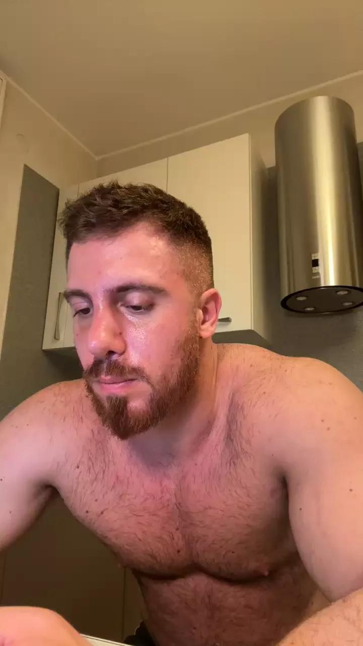 Bigwhitebull on Cam4 