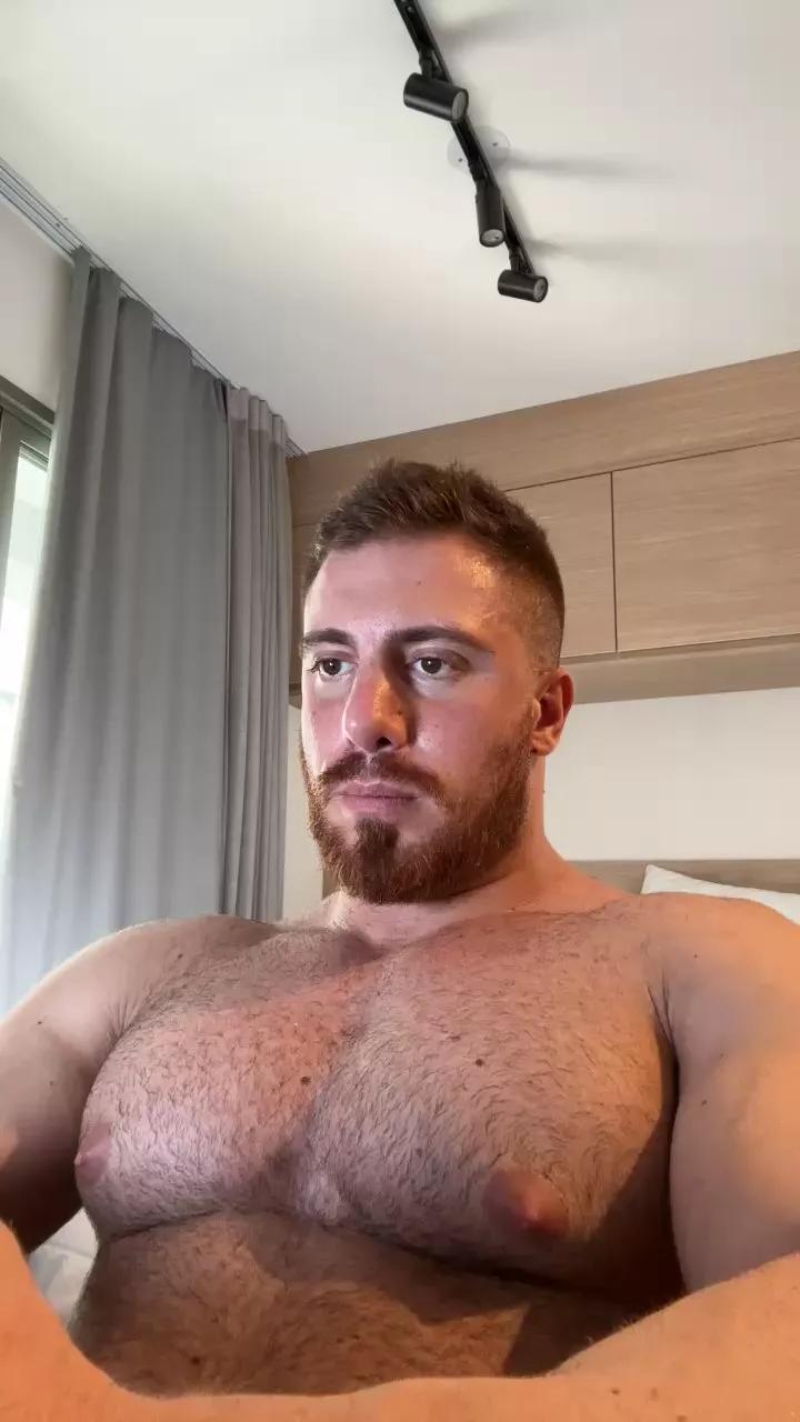 Bigwhitebull on Cam4 