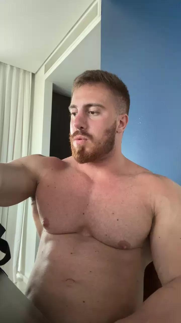 Bigwhitebull on Cam4 