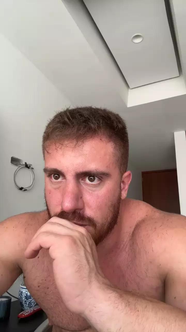 Bigwhitebull on Cam4 