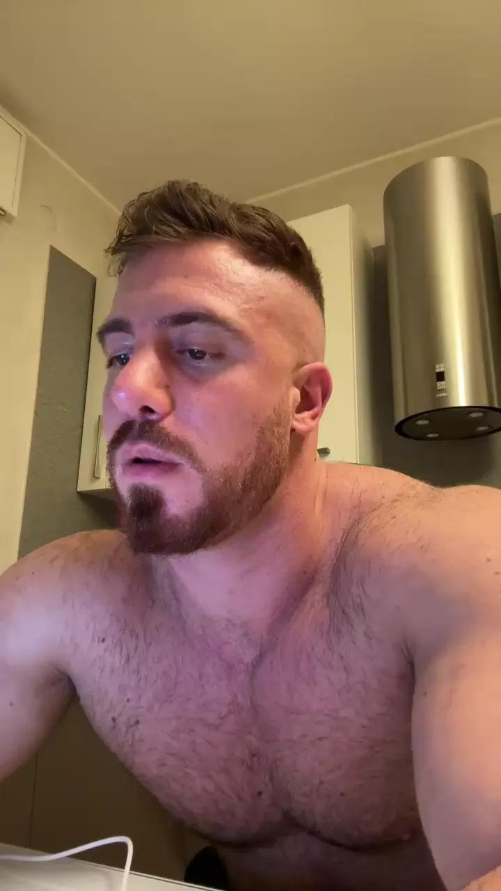 Bigwhitebull on Cam4 