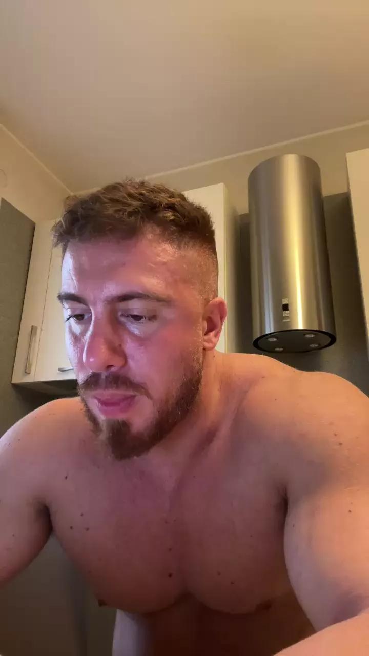 Bigwhitebull on Cam4 