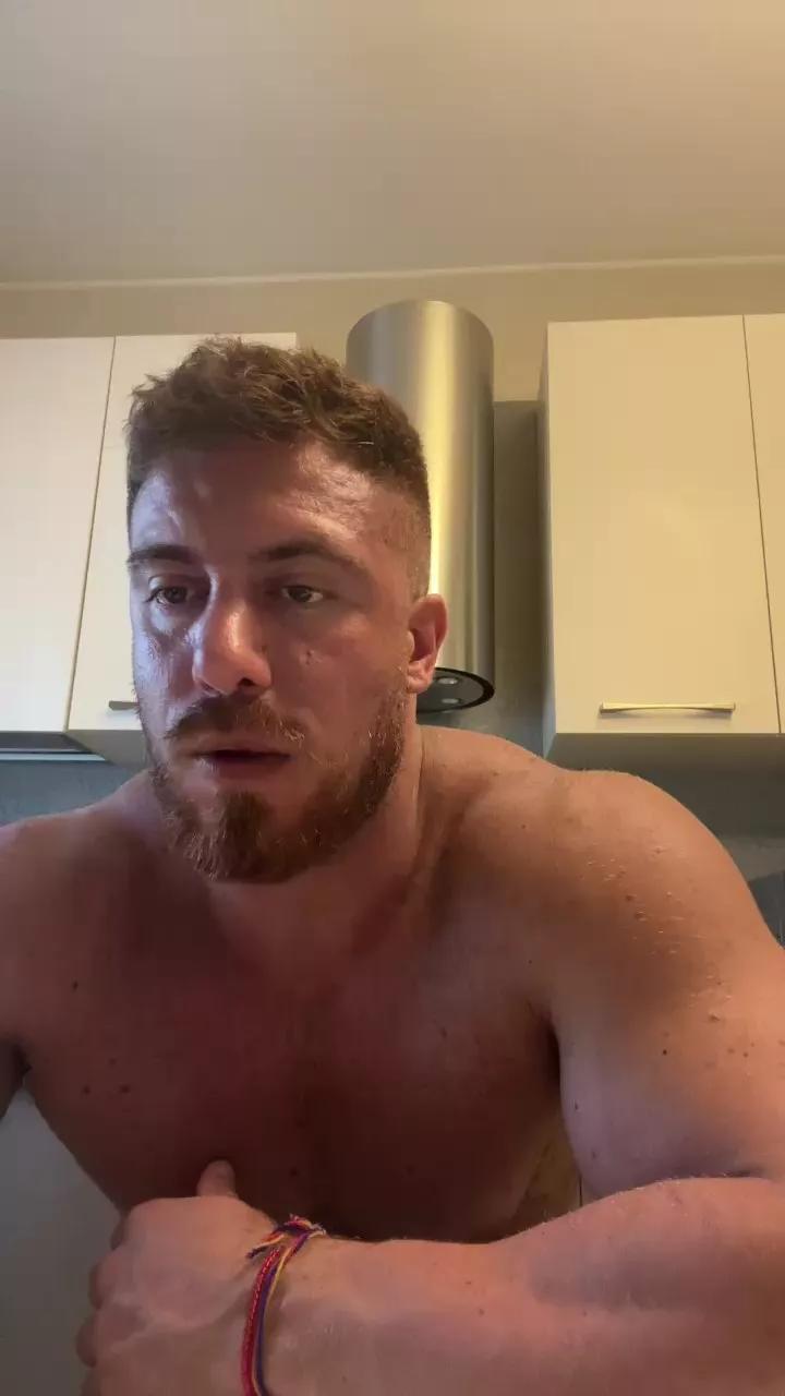 Bigwhitebull on Cam4 