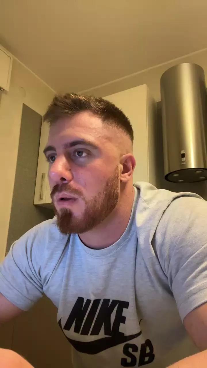 Bigwhitebull on Cam4 