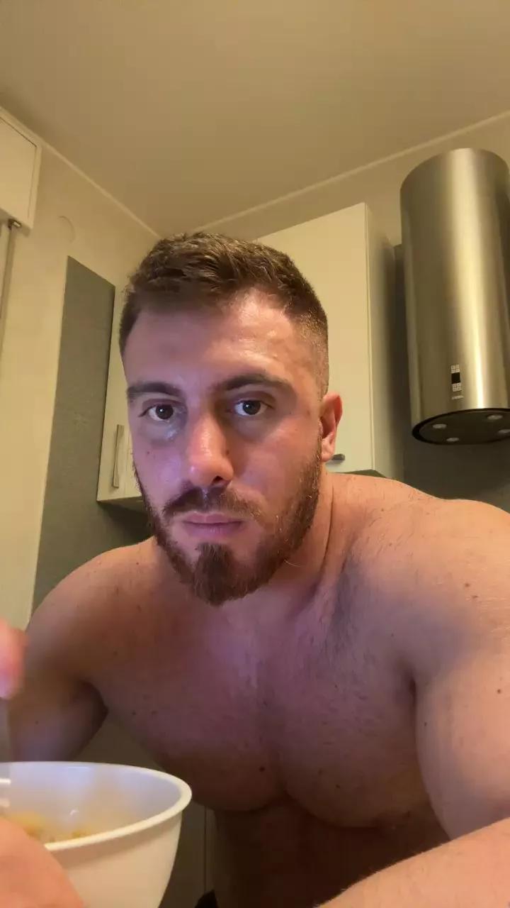 Bigwhitebull on Cam4 