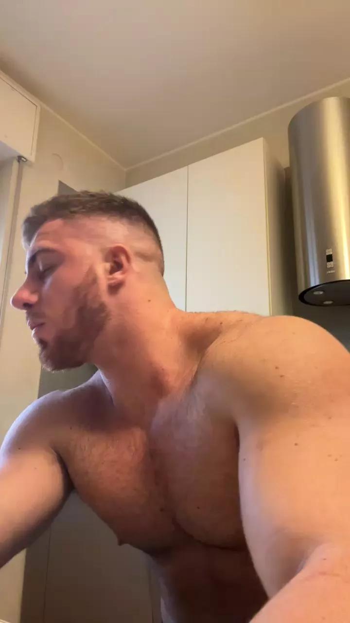 Bigwhitebull on Cam4 
