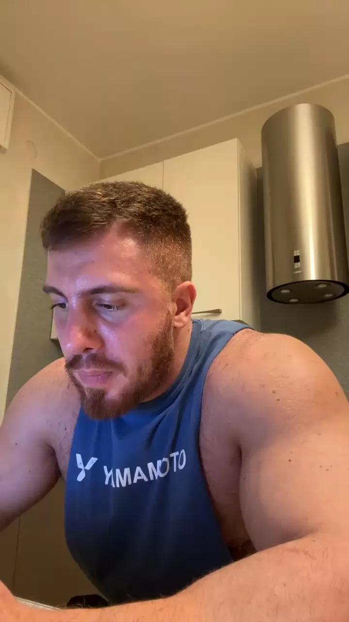 Bigwhitebull on Cam4 