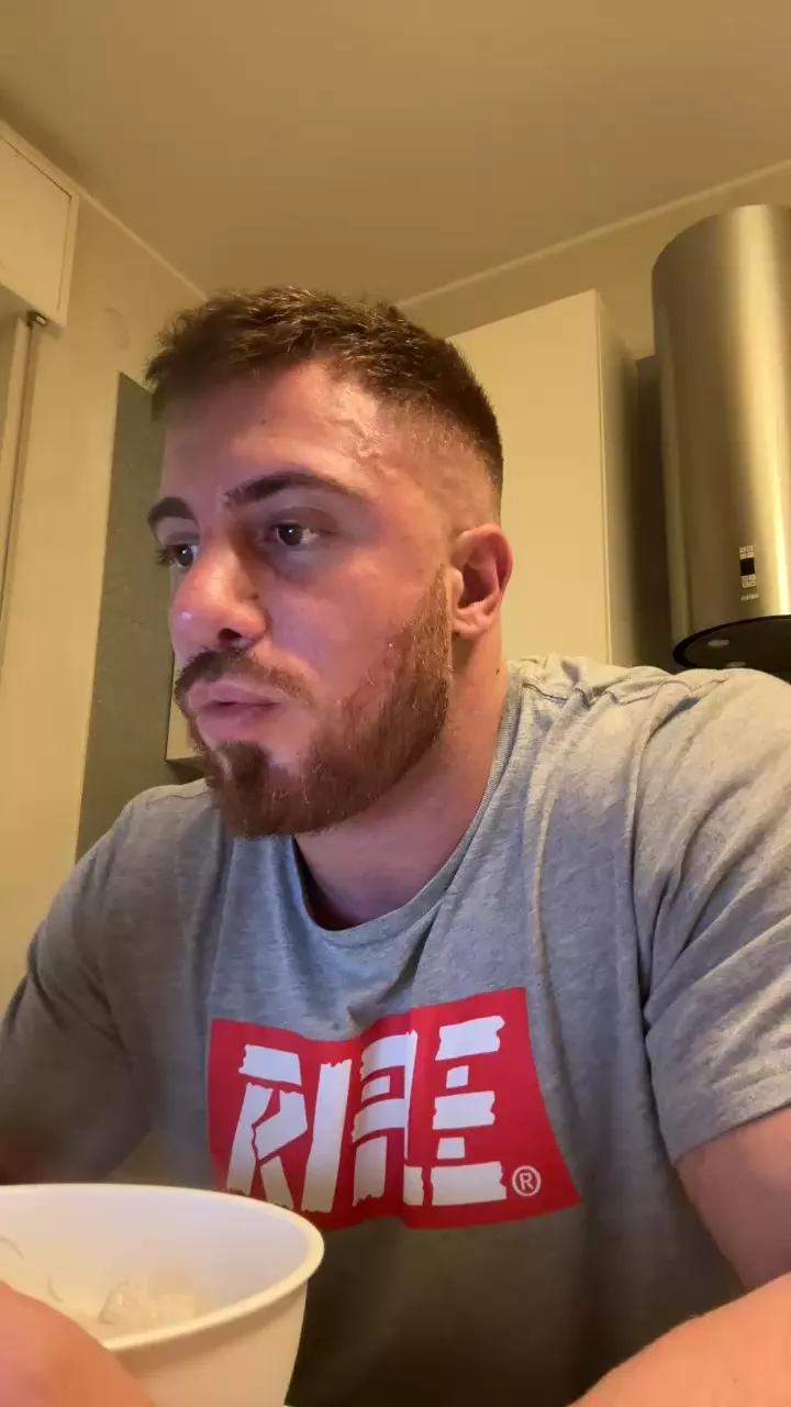 Bigwhitebull on Cam4 